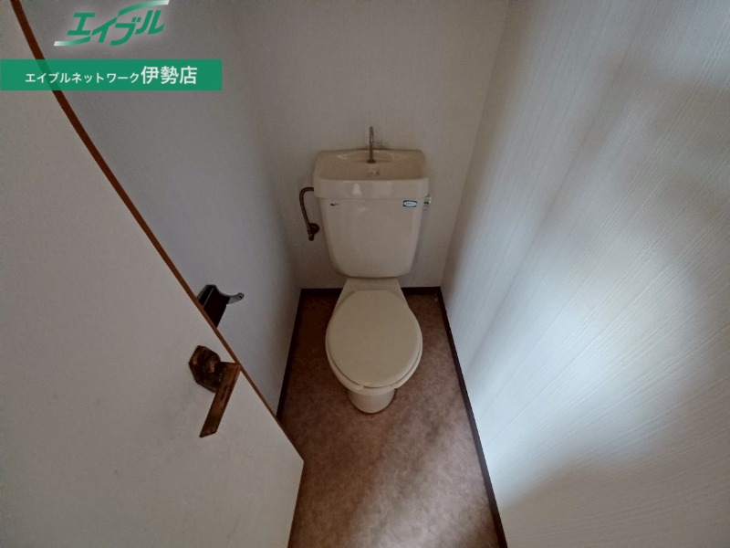 トイレ　同型参考写真