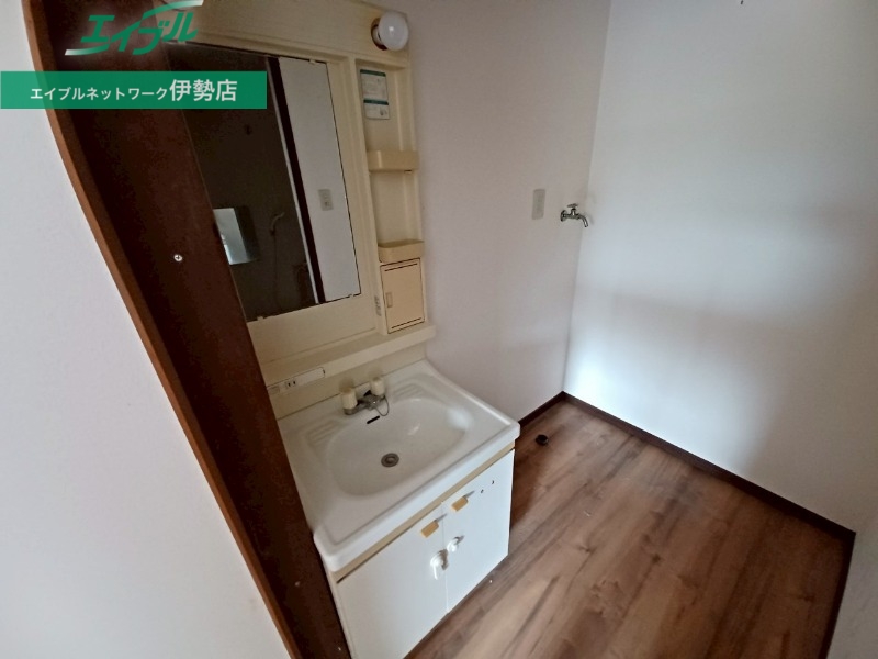 洗面設備　同型参考写真
