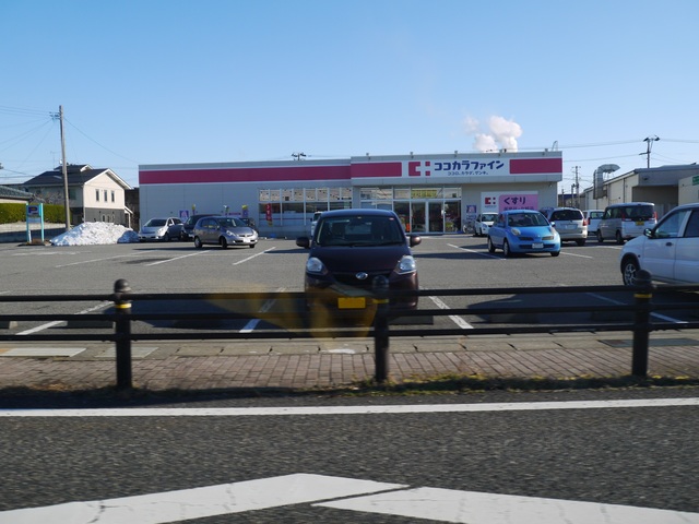 ドラックストア　ココカラファイン山の下店（ドラッグストア）まで879m