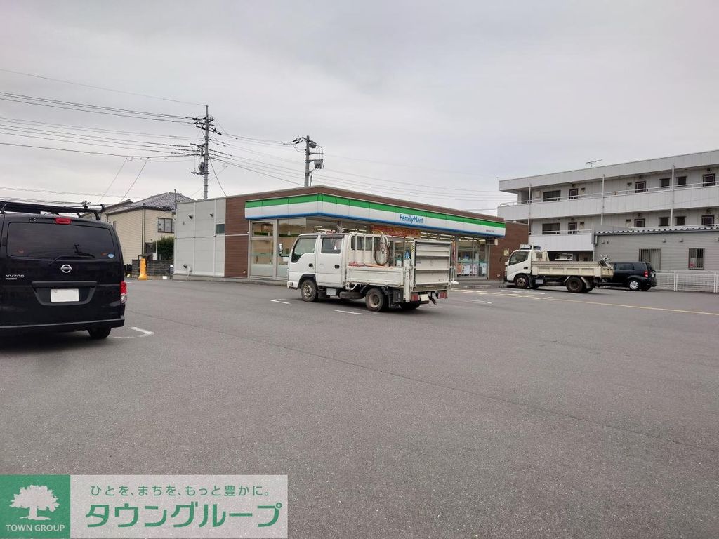 コンビニ　ファミリーマート 本庄日の出二丁目店（コンビニ）まで720m