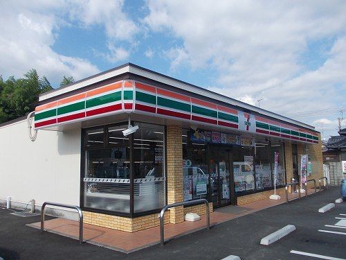 コンビニ　セブンイレブン（コンビニ）まで1100m