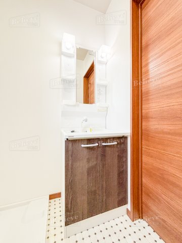 洗面設備　明るい洗面所です★