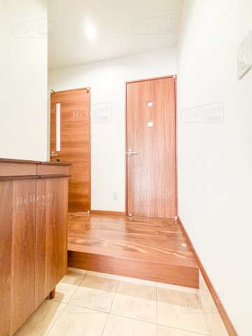 玄関　シューズボックス付きの玄関です☆