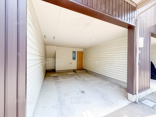 駐車場　専用ガレージ付きです☆