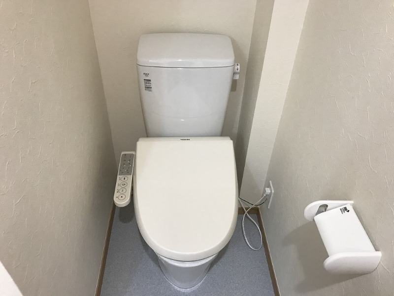 トイレ　温水洗浄便座（同仕様写真）