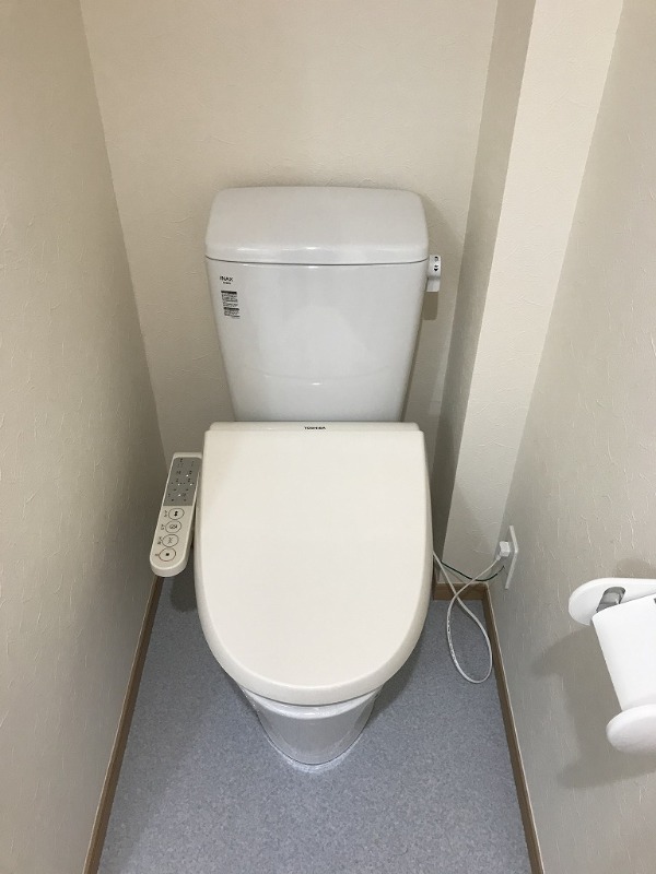 トイレ　温水洗浄便座（同仕様写真）