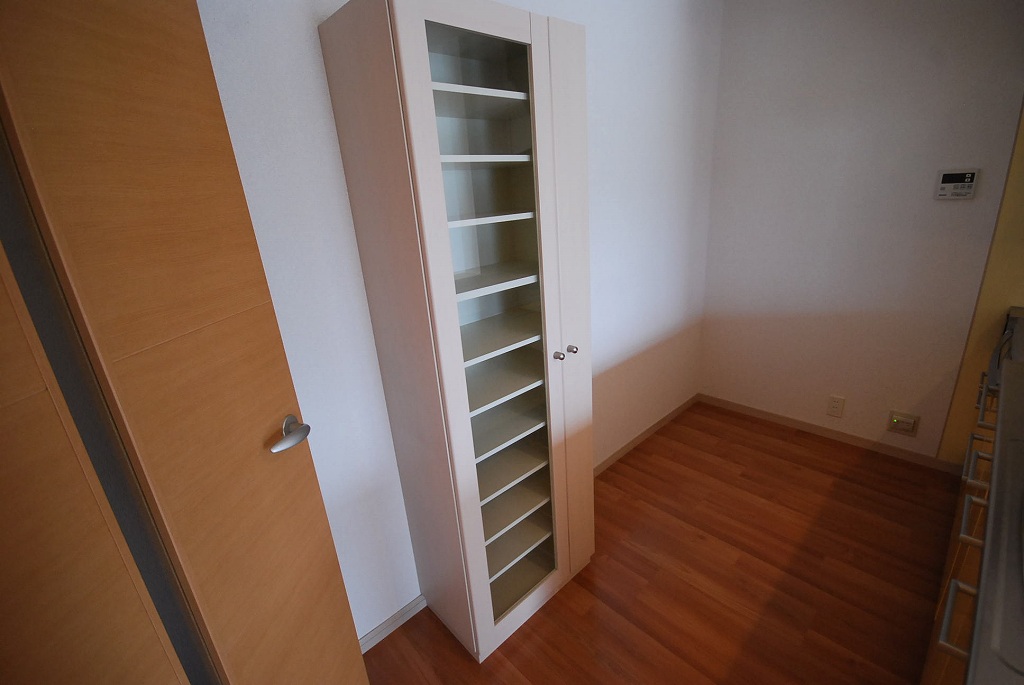 その他設備　キッチン、食器棚付き　別号室参考写真