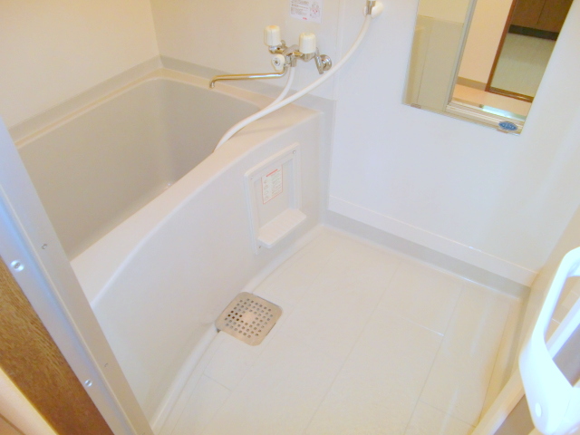 バス・シャワールーム　キレイなバスです♪