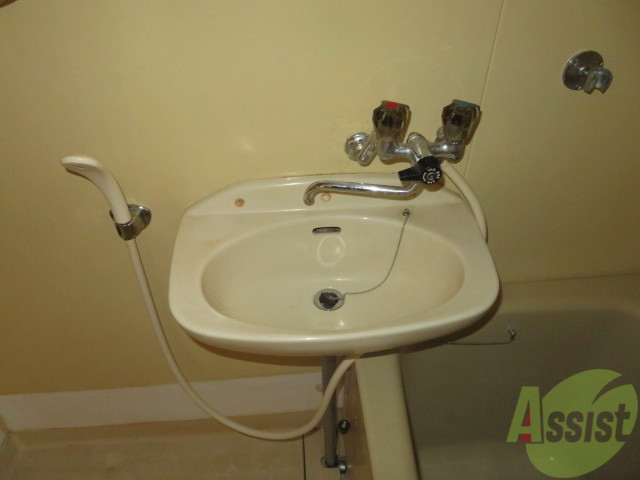 洗面設備　洗面台はこちら。朝の身支度はここでばっちり。