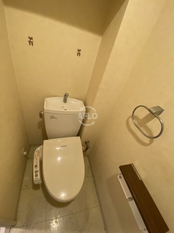 トイレ　レジディア都島II　温水洗浄便座