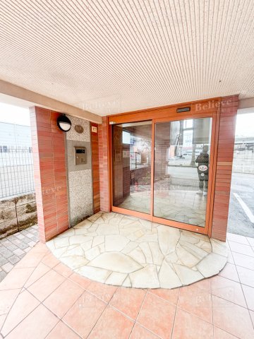 エントランス　オートロック付きで安心です★