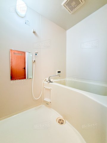 バス・シャワールーム　コンパクトで使いやすいお風呂です♪