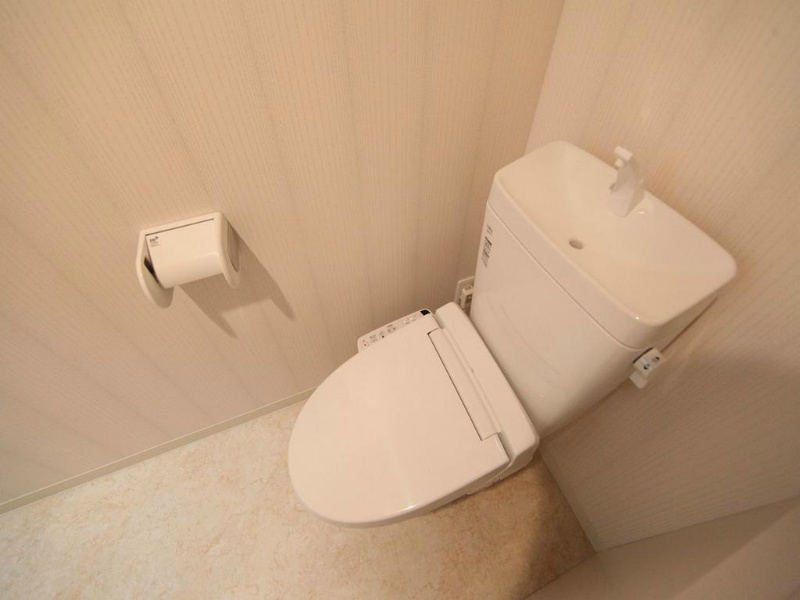 トイレ　温水洗浄暖房便座付トイレ