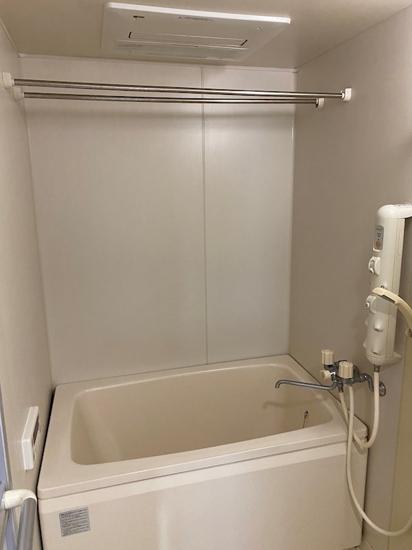 バス・シャワールーム　※同タイプの他のお部屋です