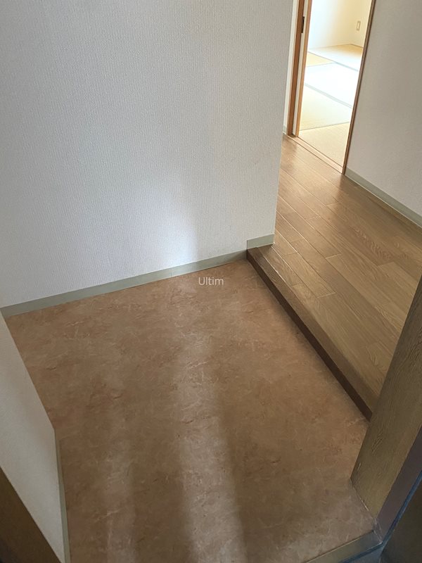 玄関　※同タイプの他のお部屋です