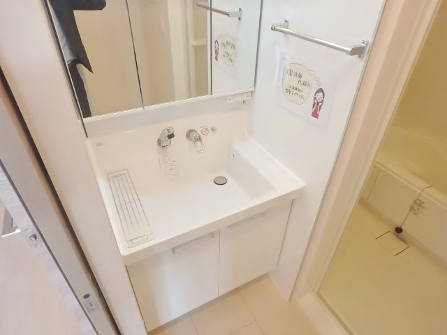 洗面設備　施工会社が同じ別物件の参考写真です