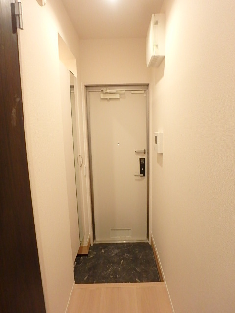 玄関　施工会社が同じ別物件の参考写真です