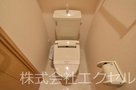 トイレ　同建物別室の写真です。