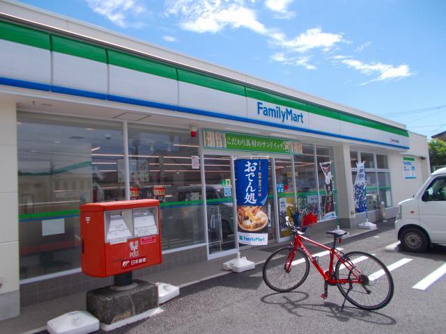 コンビニ　ファミリーマート濟々黌前店（コンビニ）まで800m