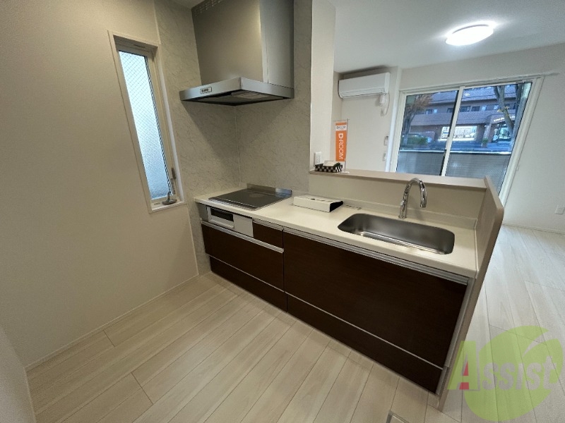 キッチン　キッチンはＩＨなのでお手入れがしやすそうですね。