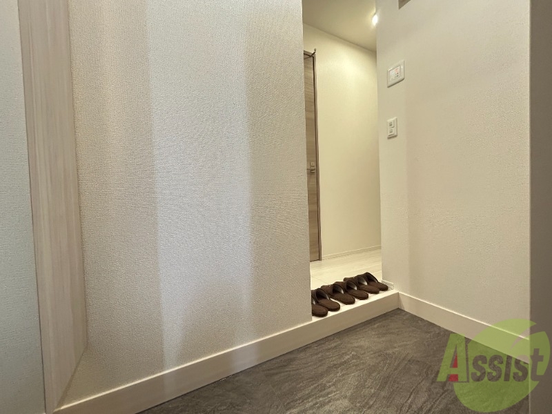 玄関　玄関からの様子です。すぐ部屋が見えないのは安心ですね。