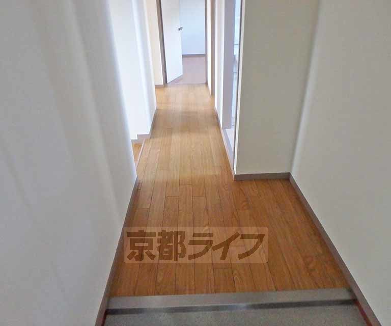 その他部屋・スペース　玄関から廊下にかけて