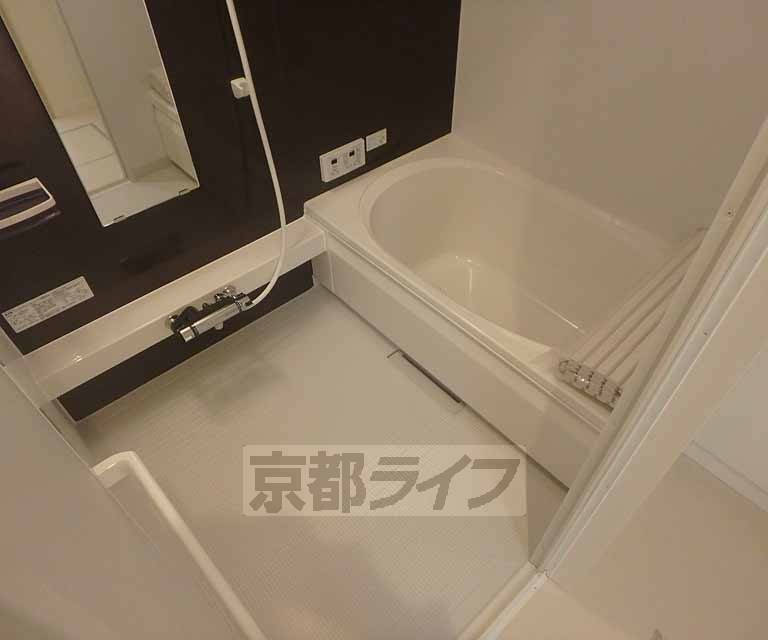 バス・シャワールーム　大きな浴室です。