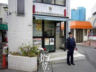 警察署・交番　西新井警察署西新井駅前交番（警察署・交番）まで300m
