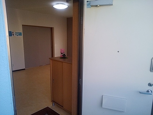 玄関　※退去前の為、写真と現状が異なる場合がございます