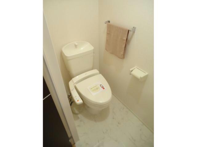 トイレ　他号室の写真になります。