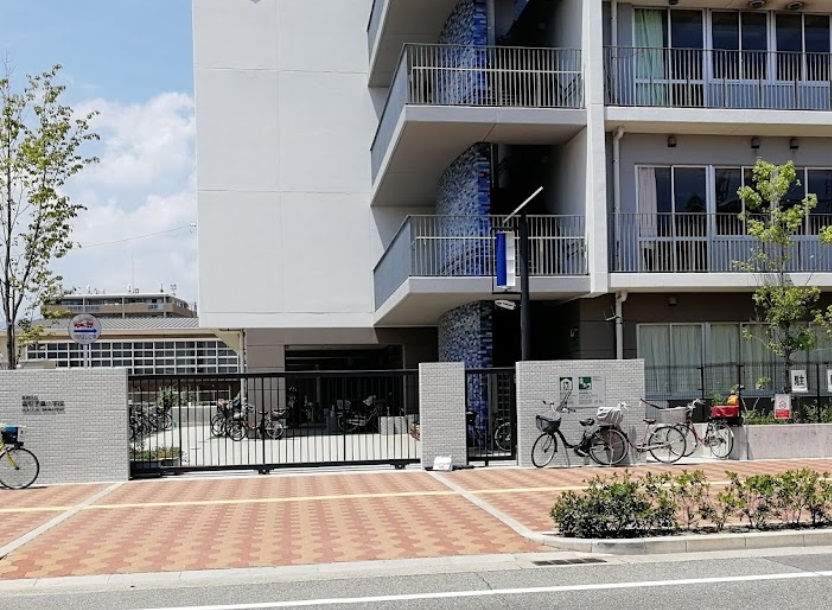 小学校　南甲子園小学校（小学校）まで918m