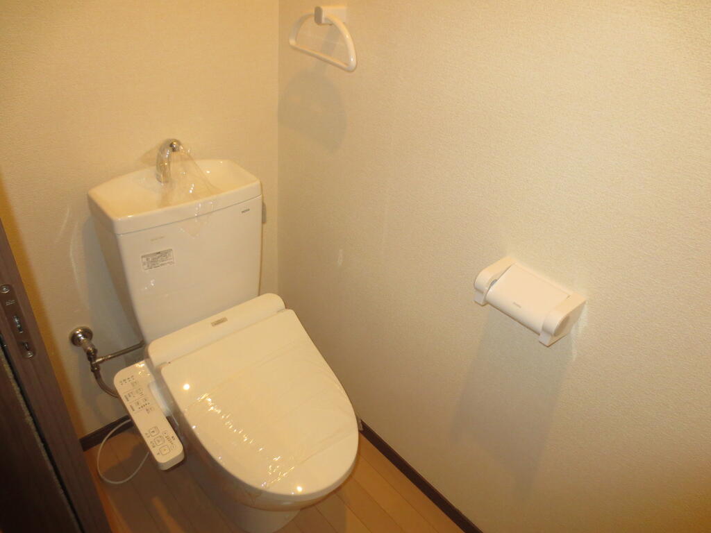 トイレ　2021年3月完成の築浅オール電化アパート