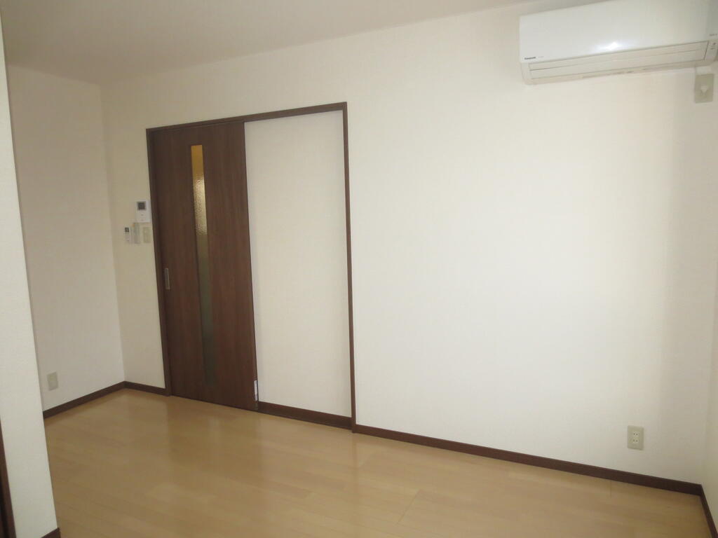 居室・リビング　2021年3月完成の築浅オール電化アパート