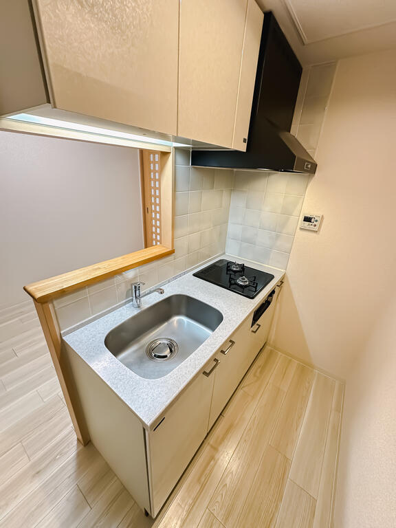 キッチン　※写真は類似間取り別部屋。色味等異なる場合があります。