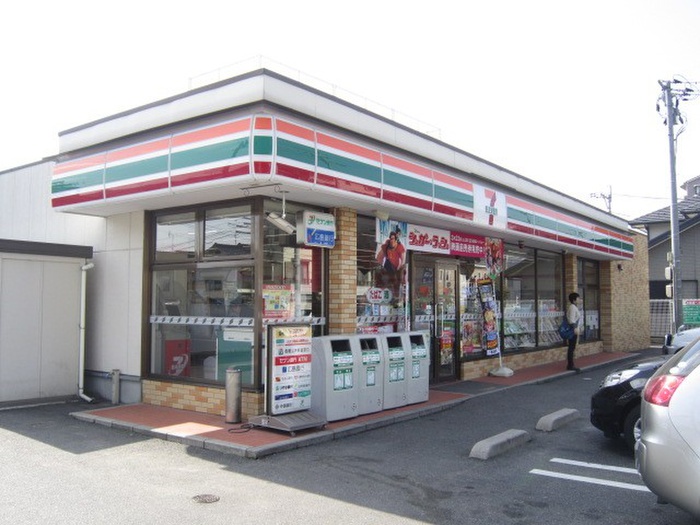 コンビニ　セブン-イレブン 広島川内４丁目店（コンビニ）まで880m