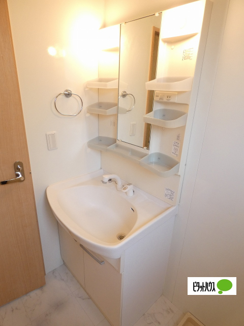 洗面設備　他のお部屋の写真です