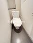 トイレ　落ち着いた色調のトイレです