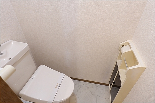 トイレ　温水洗浄暖房便座のトイレ