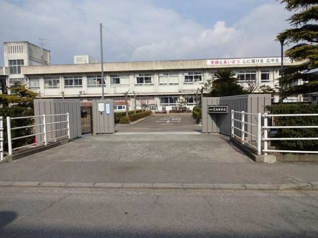 中学校　姫路市立広畑中学校（中学校）まで726m