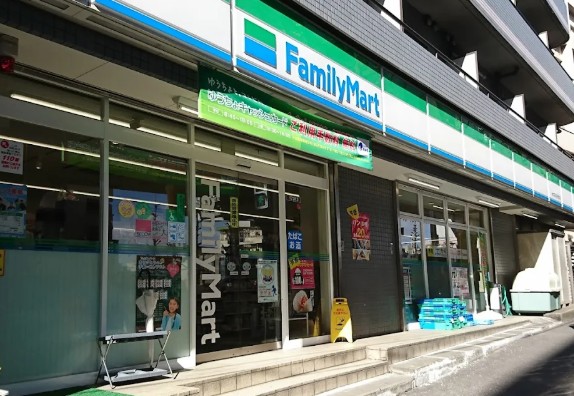 コンビニ　ファミリーマート金井窪山手通り店（コンビニ）まで345m