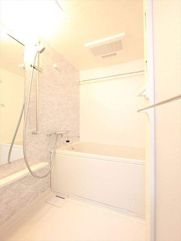 バス・シャワールーム　バスルーム