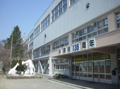 小学校　札幌市立山鼻小学校（小学校）まで869m
