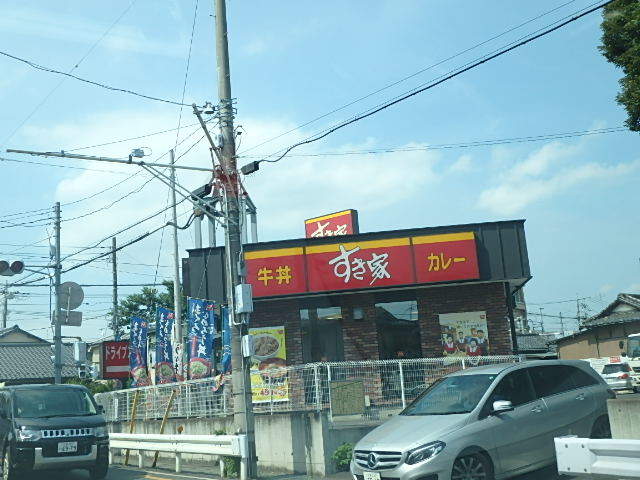飲食店　すき家（飲食店）まで673m