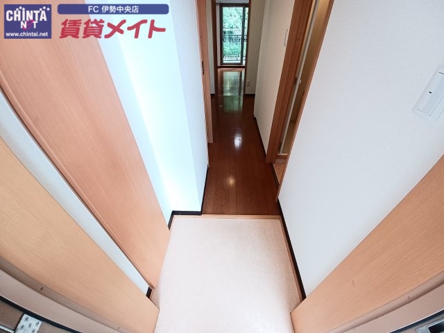 玄関　同一物件別部屋の写真です