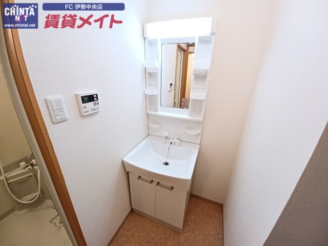 洗面設備　同一物件別部屋の写真です