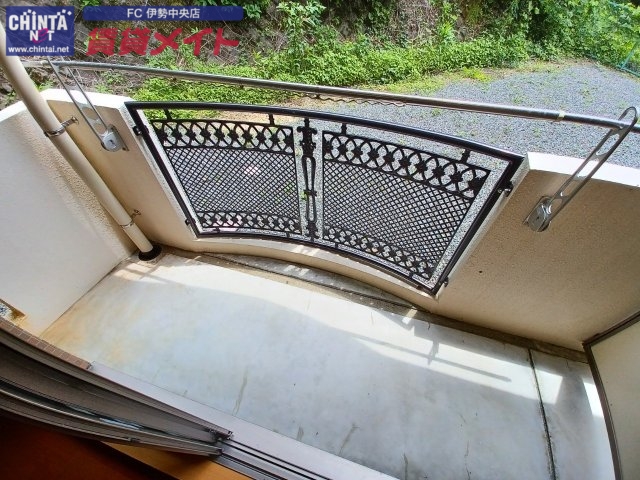 バルコニー　同一物件別部屋の写真です