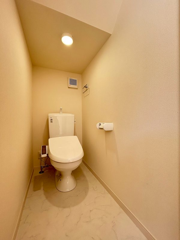 トイレ　ウォシュレット付き