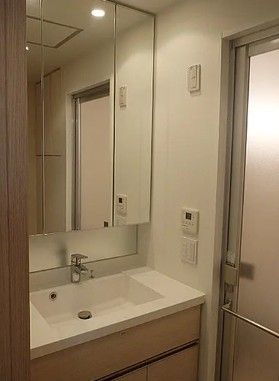 洗面設備　コンパクトで使いやすい洗面所