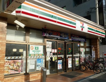 コンビニ　セブンイレブン大阪東淀川駅前店（コンビニ）まで272m