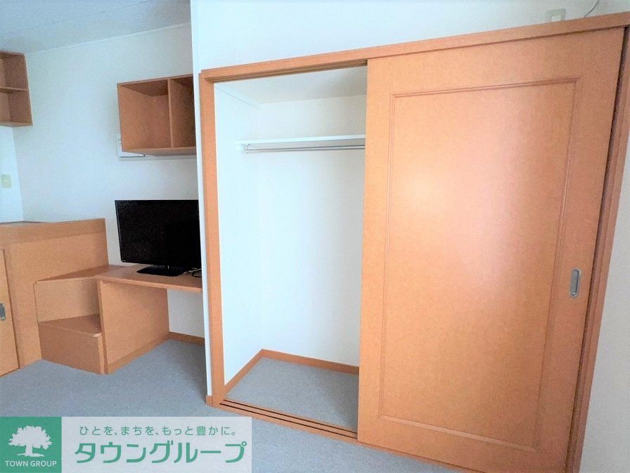 その他部屋・スペース　1階はフローリング、2階はじゅうたんです。